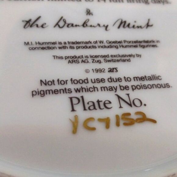 Danbury Mint M J Hummel Apple Tree Boy & Girl Plate Little Companions 1992 - Picture 3 of 7